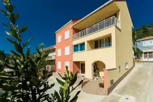 Apartments Sunshine Home, Вела Лука