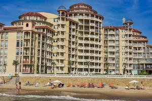 Menada Andalusia Apartments, Елените