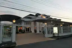 Baan Sai Thong Hotel, Трат