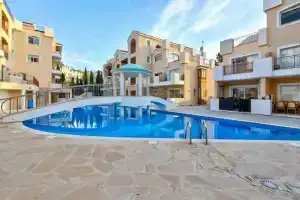 Phaedrus Living: Modern Heights Luxury Flat, Пафос