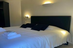 The White Knight Premium Boutique Hotel, Айнсилем