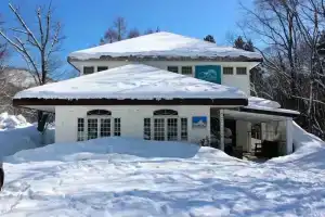Luna Lodge, Хакуба