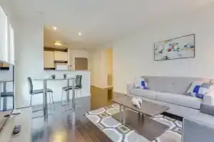 Peachtree Apartments by Avalon Suites, Атланта