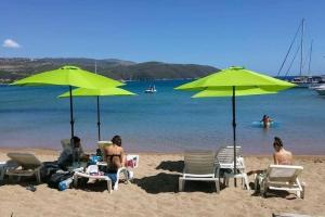 Thano's Stylish Flat, Just 150m To The Beach, Каламата