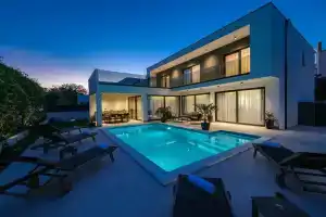Villa Antonia, Кастель Стари