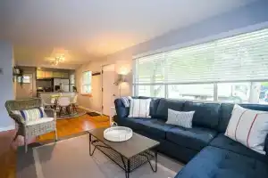 The Denver Den in Mayfair Park Enormous Backyard With Grill Sleeps 7, Аврора