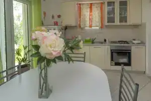 Flower House, Kaštel Kambelovac