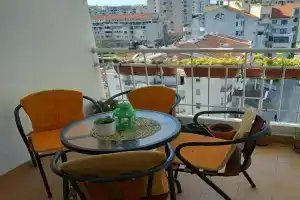 City Center Apartment, Бар