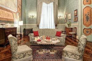 Lady Mary's Tribunali Luxury Suite, Неаполь