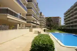 Village Park, Салоу