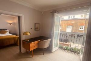 Amazing Newly Refurbished Mews House, Лондон