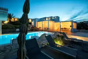 Manu Mykonos Beach Villas & Bungalows, Калафатис