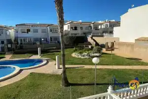 La Cinuelica R3 1st flr apt Overlooking Pool L149, Торревьеха