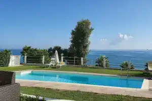 Cicasub, Кротоне