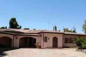 Town & Country Guest House B&b, Сассари