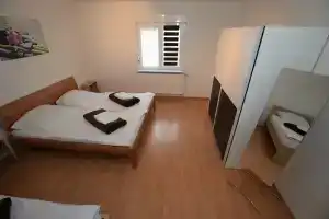 Ab Apartment 25, Штутгарт