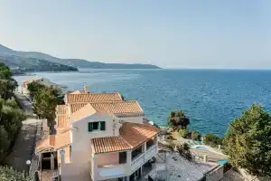 Four-Bedroom Villa Alexandros by Konnect, Private Pool & SeaView, Кассиопи
