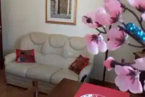 Arona-lake Maggiore Apartment in Quiet Area Suitable for Families, Арона