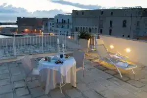 Garibaldi Exclusive Apartments, Монополи