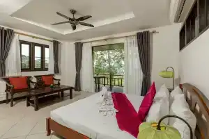 Grand Pool Villa, Карон