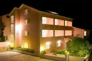 Villa Midea, Супетар