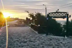 Гостиница «Два Капитана», Кучугуры