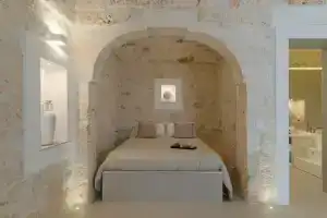Prescious Suite 25 with Hot Tub, Остуни