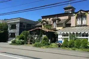 Auberge Booz Annex, Яманакако