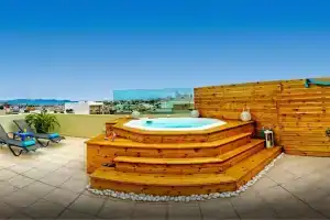 Luxury Sea View Penthouse with Hot Tub, Ираклион