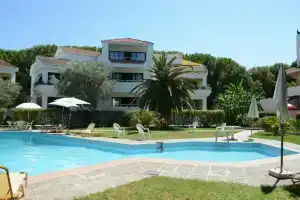 Niki Hotel Apartments, Иксия