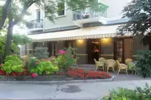 Hotel Milano, Градо