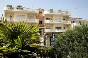 Stayinn Villa Excelsior, Керамоти