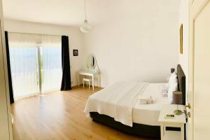 Villa White, Месудие