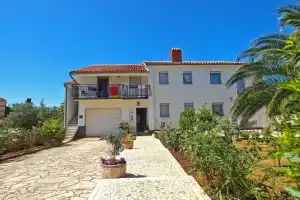 Apartment 1030, Фажана