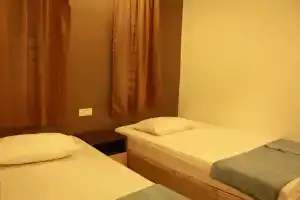 34 First Island, Байян Лепас