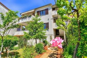 Apartment 640, Štinjan