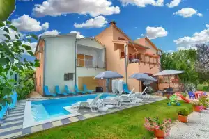 Apartment 623, Štinjan