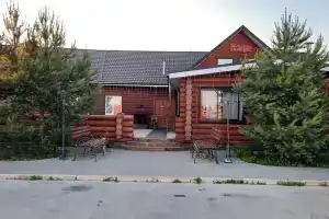 Гостиница у камина, Выра