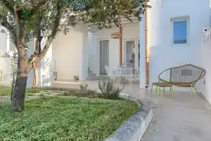 Deluxe Tangerine Court, Сальве