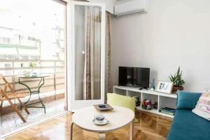 The Ideal Locale - A Sleek and Illuminated Space, Каламата