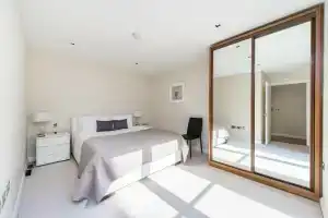 Bright and Modern 1 Bedroom Flat in The Centre of London, Лондон