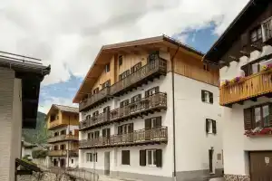 SnowLake Suite & Apartments, Аллеге