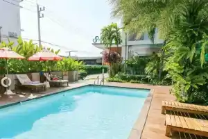 Crystal Jade Hotel, Районг