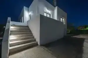 Chrysonisos Suites, Кинион