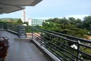 The Royal Rayong by Nun, Бан Пхе