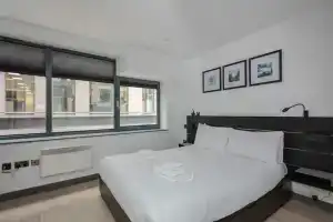 Stylish 1 Bedroom Apartment in Holborn in a Great Location, Лондон