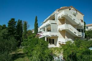 Nives - Great Location - A7, Новаля