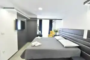 Mono Apartments & Rooms, Задар