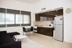 Kav Apartments -HaYarkon St. 30, Бат-Ям
