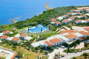 Sunrise Village Beach Hotel, Петалидион